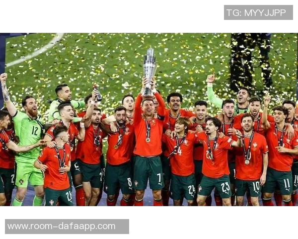 若昂内维斯庆祝洲际杯第六冠全队表现出色令人骄傲 若昂内维斯庆祝洲际杯第六冠全队表现出色令人骄傲