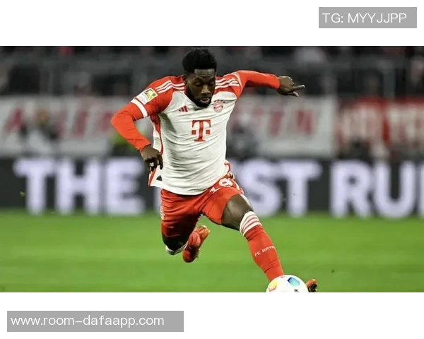 拜仁海报热身美因茨之战阿方索戴维斯独自亮相展现风采